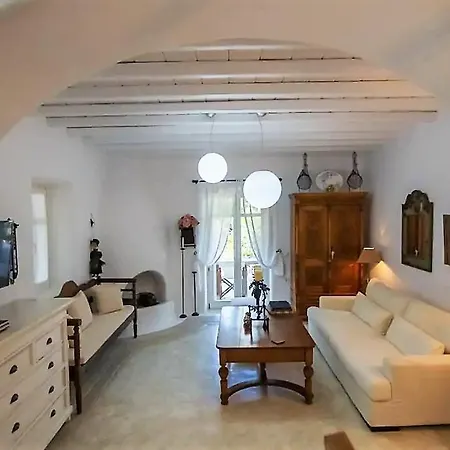 בית נופש Polly's Maisonette