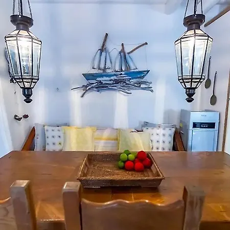 Polly's Maisonette *